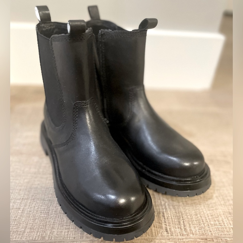 ZARA Chelsea boot NBW size 36.